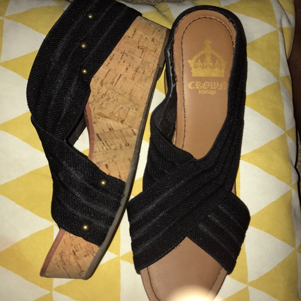 Black elastic strap, cork/wedge sandal sz 8.5 GUC!